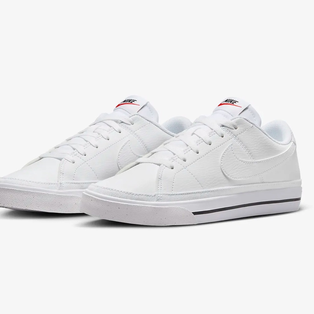 Nike Court Tennis Shoes size 8.5, EUC!